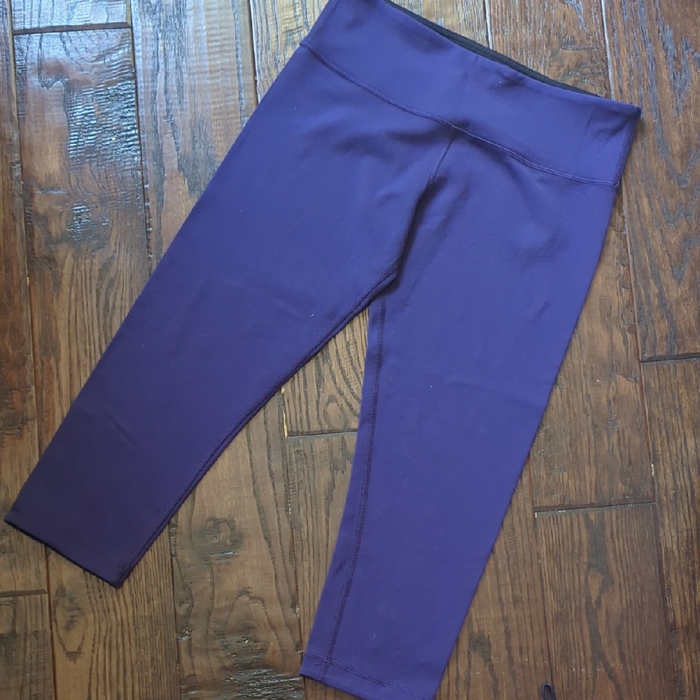 LULULEMON I Purple and Black Reversible Capri Workout Yoga Running Leggings, 8 - Picture 2 of 15
